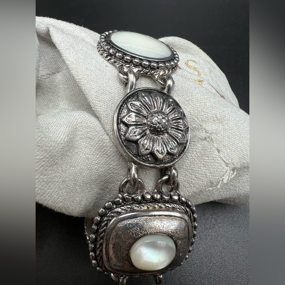 Premier Designs Silver Tone White Mother Of Pearl Inspired Bracelet Magnetic - Picture 10 of 10
